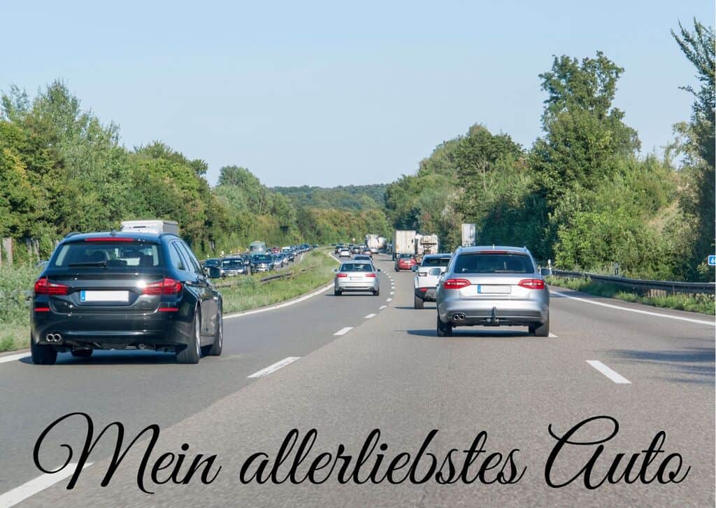 Autos fahren auf der Autobahn.