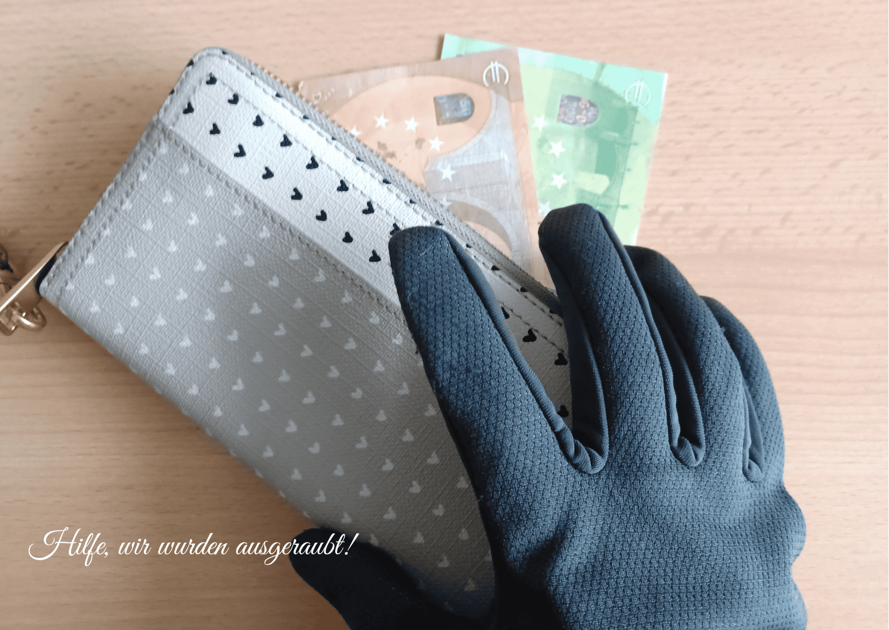 Eine Hand in einem Handschuh nimmt eine Geldbörs