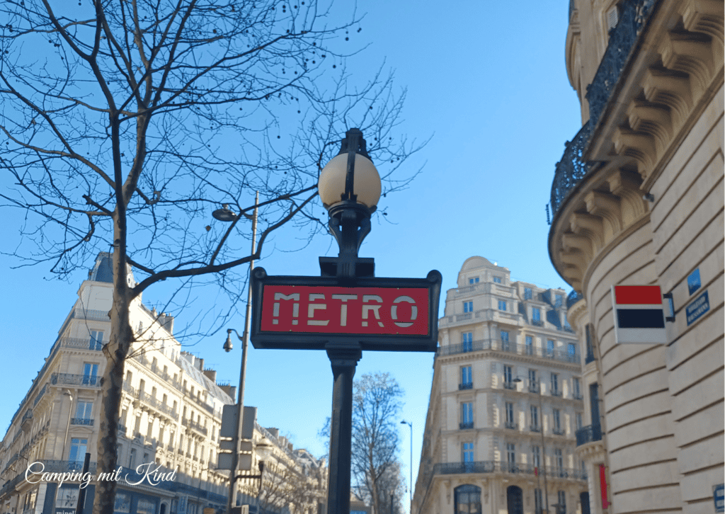 Das Schild einer Metro Station